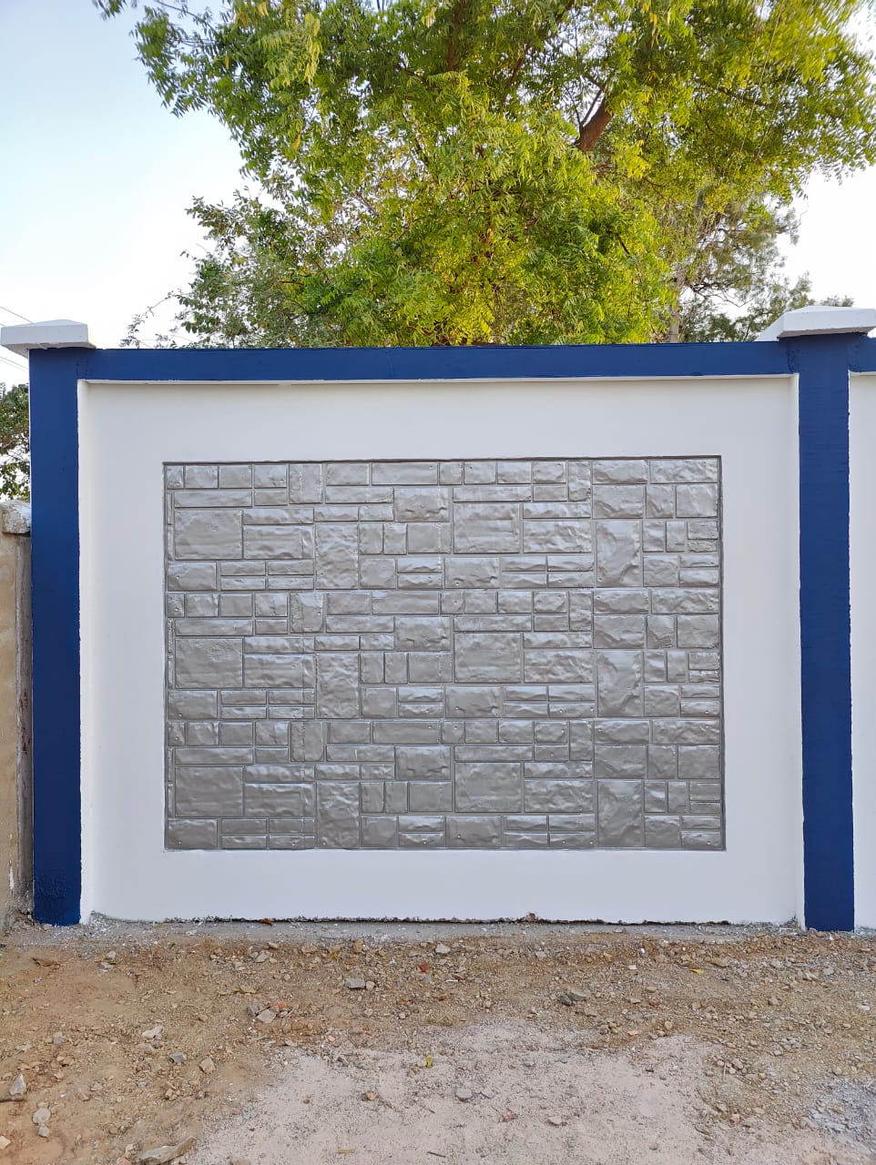 Single wall panel with ashlar stone texture finish in grey
